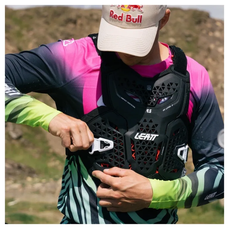 Buzer LEATT 4.5 HYBRID BLACK czarny
