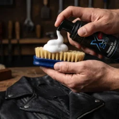 Środek do czyszczenia odzieży skórzanej XZONE STRONG 150ml